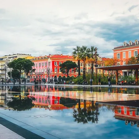 Apartment Riviera: Old Town Getaway, Steps From