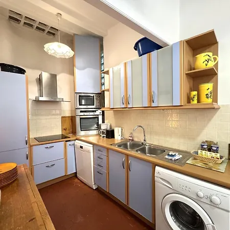Apartment Riviera: Old Town Getaway, Steps From Nice